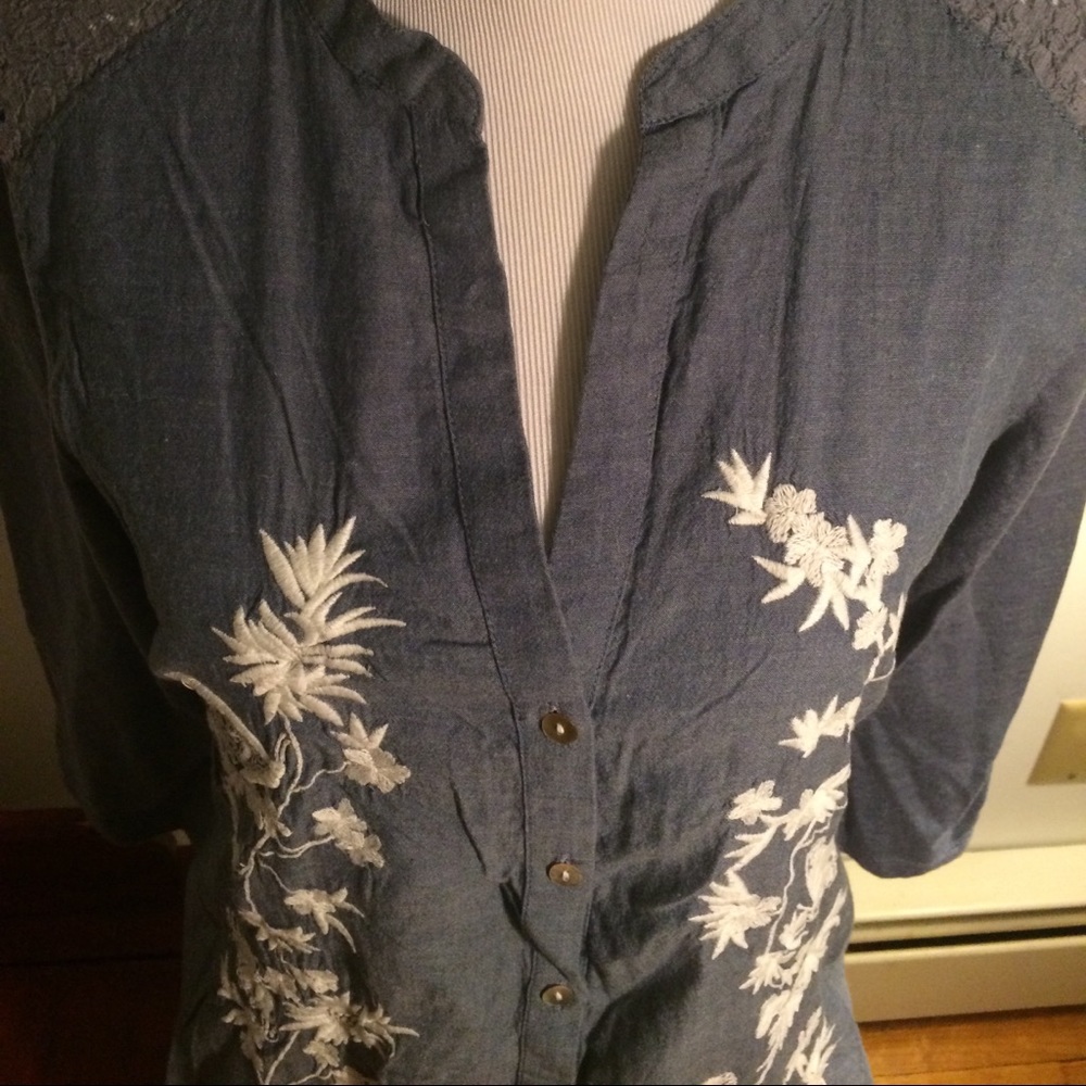 Lauren Conrad chambray shirt with embroidery. M